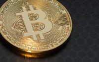 炒币，是财富机遇还是割韭菜陷阱？——拆解加密货币投资的盈亏真相
