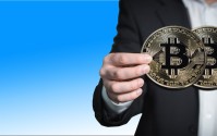 全球第一大币圈交易所，加密货币生态的心脏与成长阵痛