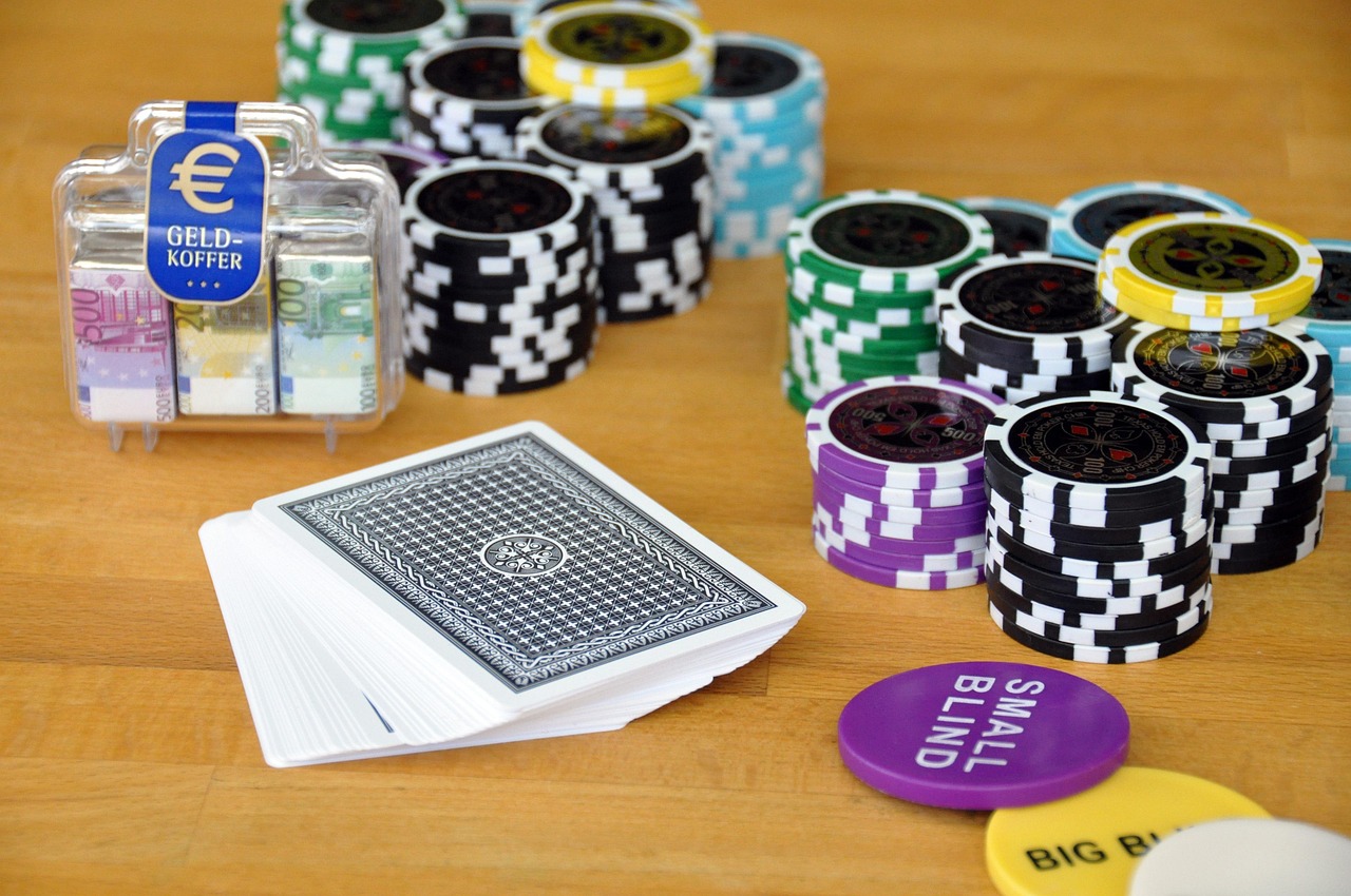 币圈最火游戏能赚钱吗?拆解Play to Earn的赚钱真相与陷阱 币圈最火游戏能赚钱吗?拆解Play to Earn的赚钱真相与陷阱