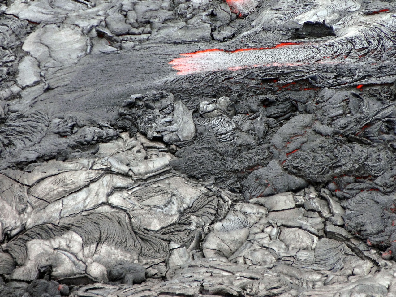 冰岛挖矿比特币，火山与冰川之地的数字淘金热